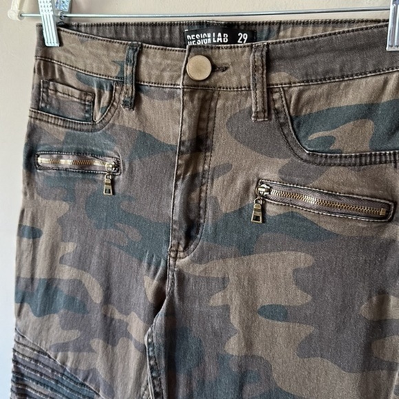 Design Lab Lord & Taylor Women CAMO Green Jeans size 29 or 2/4 NWOT - Picture 2 of 9